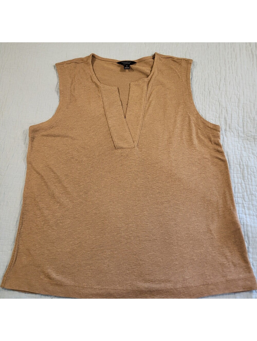 Banana Republic linen-blend sleeveless v-neck pullover top small Petite  camel